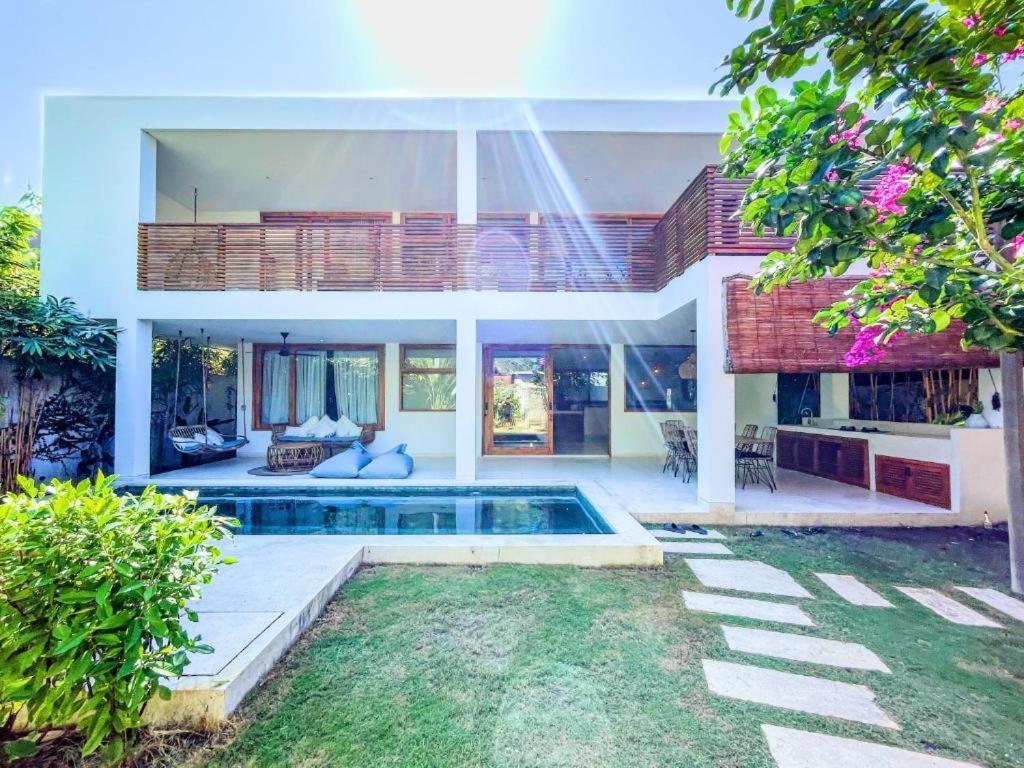 Marlaca Villas Lombok Kuta  エクステリア 写真